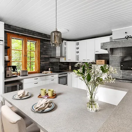 Nordic Red Hosted By Hygge Host Rovaniemi