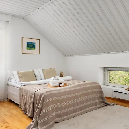 Nordic Red Hosted By Hygge Host Rovaniemi