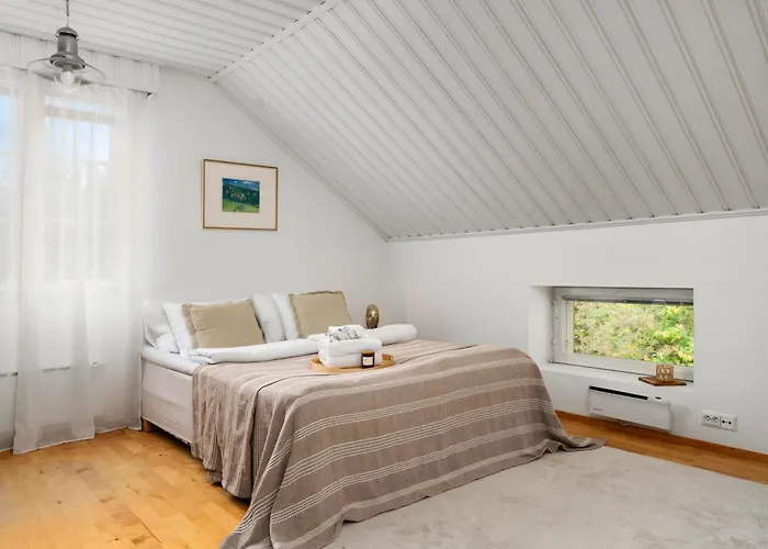 Nordic Red Hosted By Hygge Host רובניימי