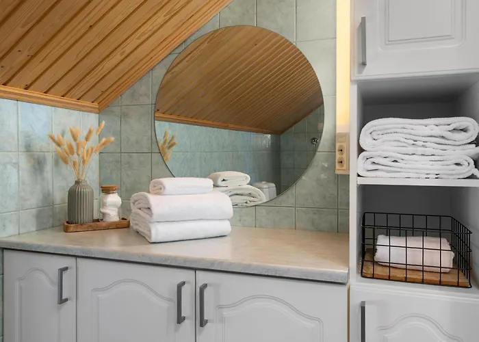 Nordic Red Hosted By Hygge Host * רובניימי